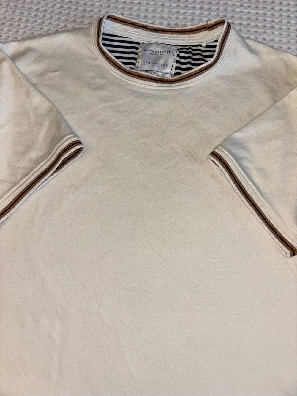 Denim & Flower Size XL Ivory Short Sleeve Tee Shirt Tan Trim Crewneck